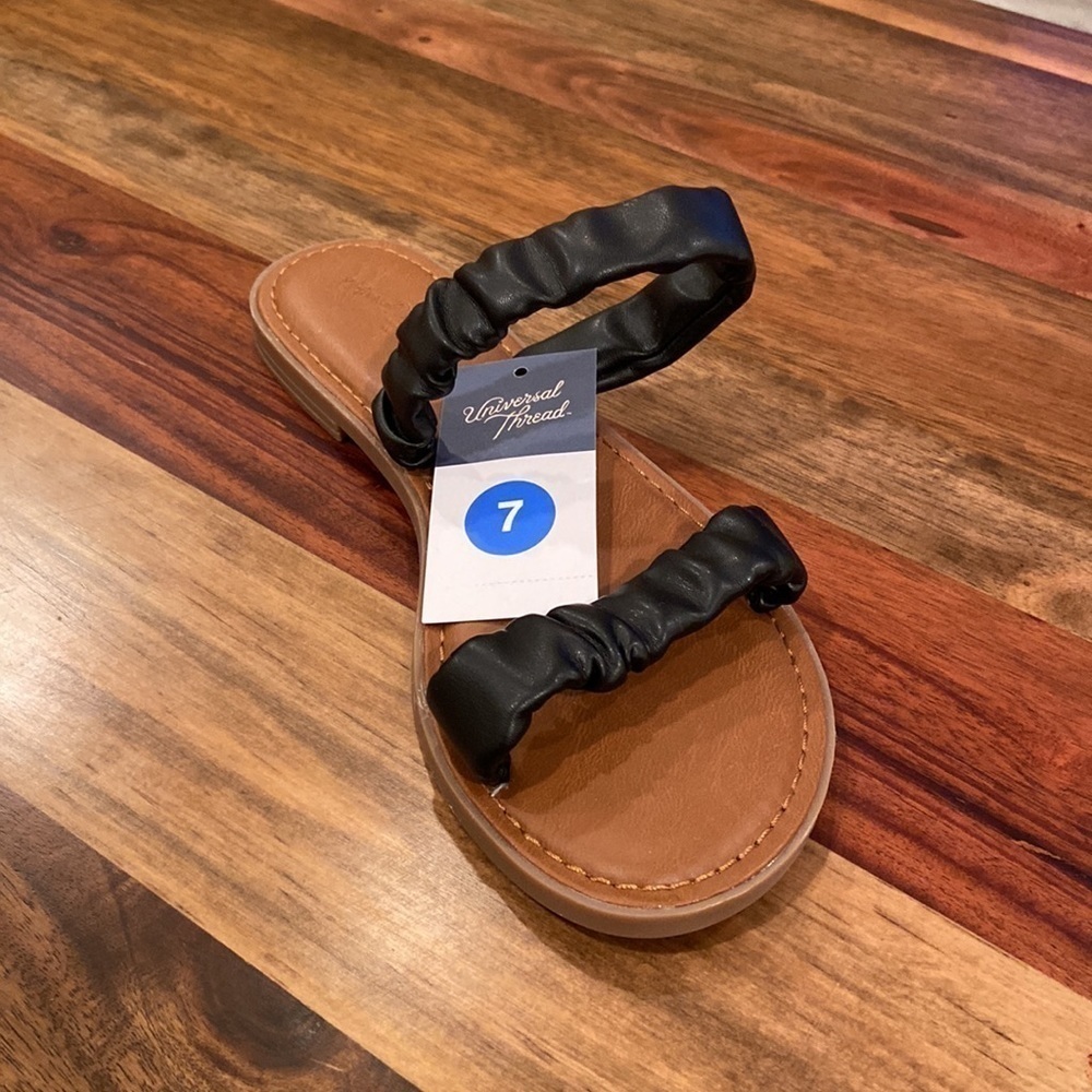 Universal thread black sandals nwt